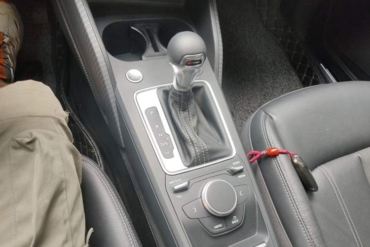 Used Audi Q2L 2024 35TFSI Fashionable and Dynamic Edition Gear Lever