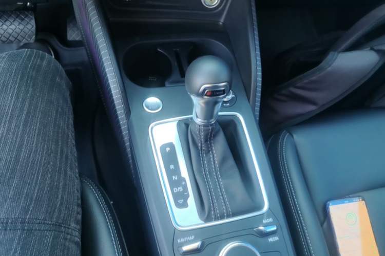 Used Audi Q2L 2024 35TFSI Fashionable and Dynamic Edition Gear Lever
