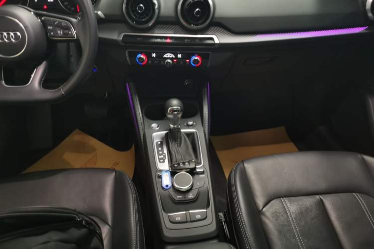 Used Audi Q2L 2024 35TFSI Fashionable and Dynamic Edition Gear Lever