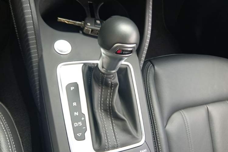 Used Audi Q2L 2024 35TFSI Fashionable and Dynamic Edition Gear Lever