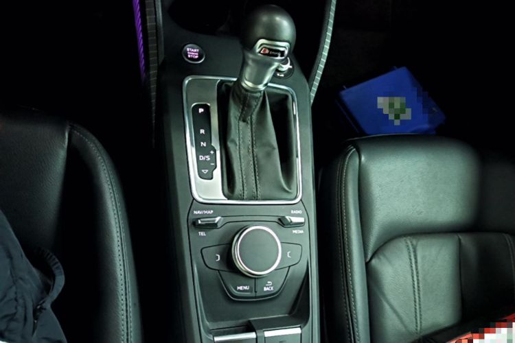 Used Audi Q2L 2024 35TFSI Fashionable and Dynamic Edition Gear Lever
