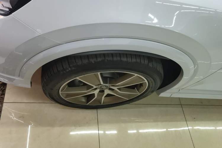 Used Audi Q2L 2024 35TFSI Fashionable and Dynamic Edition Left Front Wheel Hub