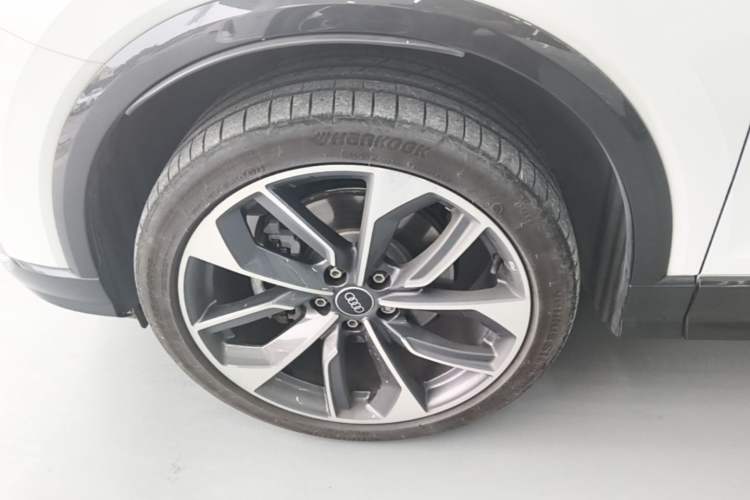 Used Audi Q2L 2024 35TFSI Luxury Prestige Edition Left Front Wheel Hub