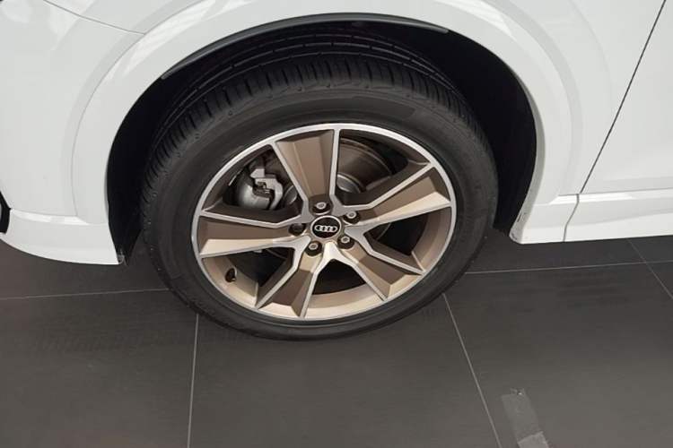 Used Audi Q2L 2024 35TFSI Fashionable and Dynamic Edition Left Front Wheel Hub