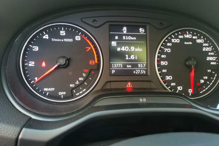 Used Audi Q2L 2024 35TFSI Fashionable and Elegant Version Odometer Close Up