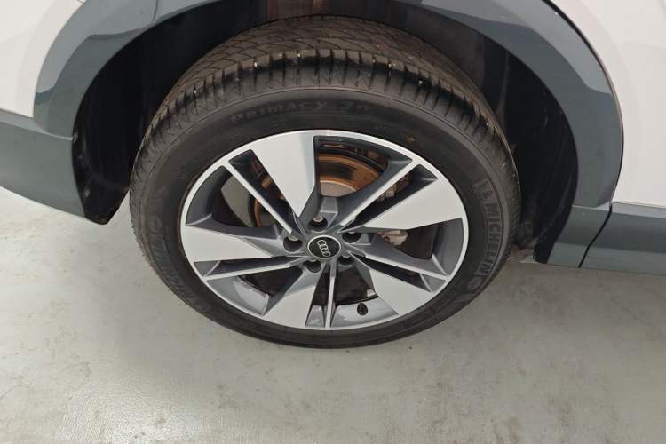 Used Audi Q2L 2024 35TFSI Fashionable and Elegant Version Right Rear Wheel Hub