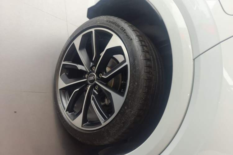 Used Audi Q2L 2024 35TFSI Luxury Dynamic Edition Right Rear Wheel Hub