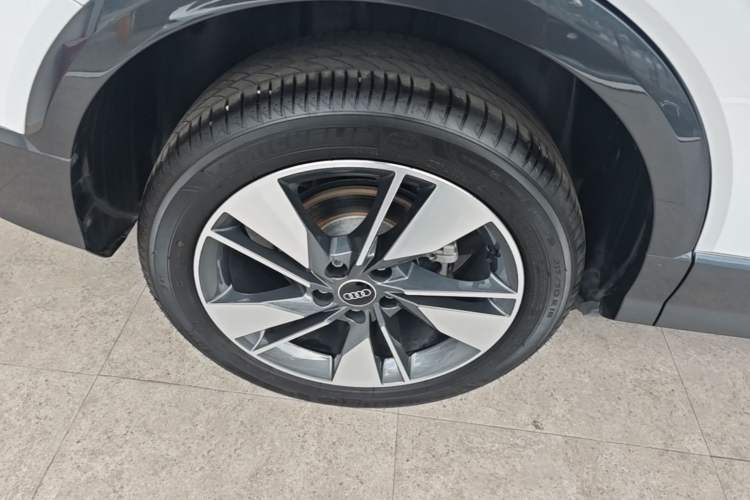 Used Audi Q2L 2024 35TFSI Fashionable and Elegant Version Right Rear Wheel Hub