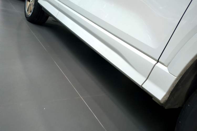 Used Audi Q2L 2024 35TFSI Fashionable and Dynamic Edition Right Side Sill