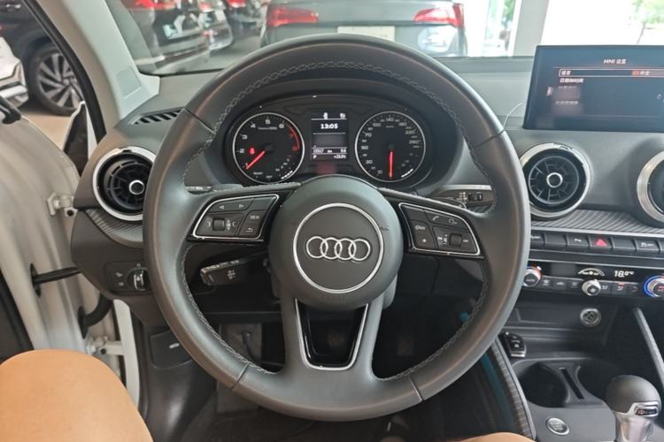 Used Audi Q2L 2024 35TFSI Fashionable and Elegant Version Steering Wheel