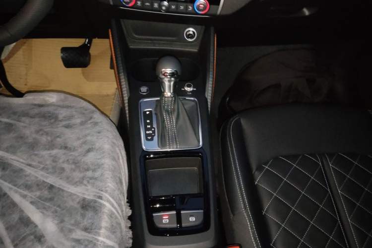 Used Audi Q2L 2025 35 TFSI Fashion Dynamic Edition Gear Lever