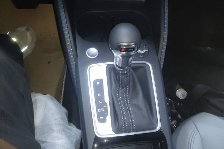Used Audi Q2L 2025 35 TFSI Progressive Dynamic Edition Gear Lever