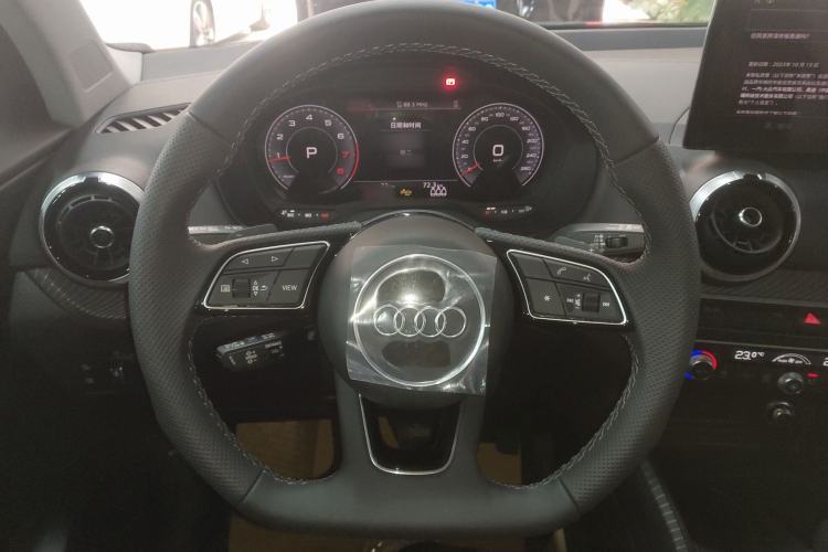 Used Audi Q2L 2025 35 TFSI Progressive Dynamic Edition Steering Wheel