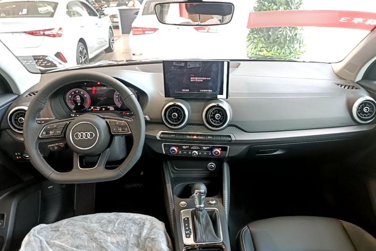 Used Audi Q2L 2025 35 TFSI Fashion Dynamic Edition Center Console