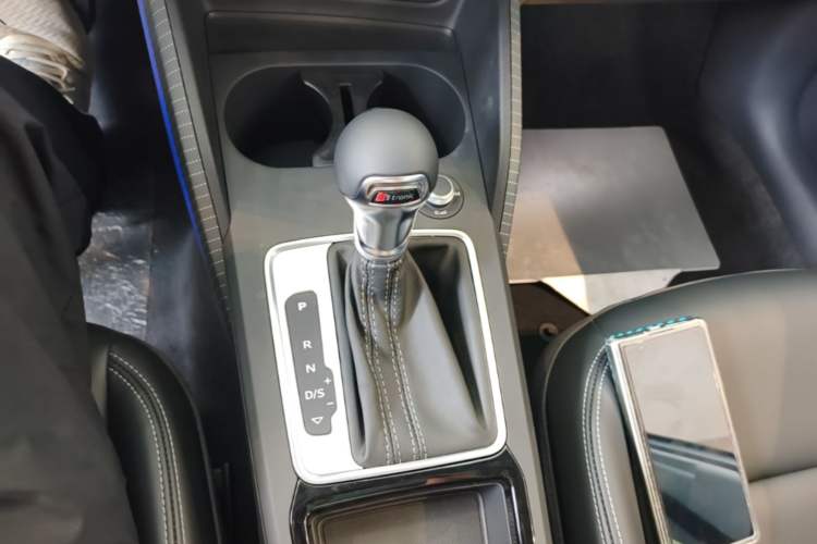 Used Audi Q2L 2025 35 TFSI Progressive Dynamic Edition Gear Lever