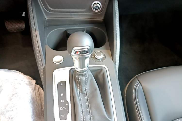 Used Audi Q2L 2025 35 TFSI Fashion Dynamic Edition Gear Lever