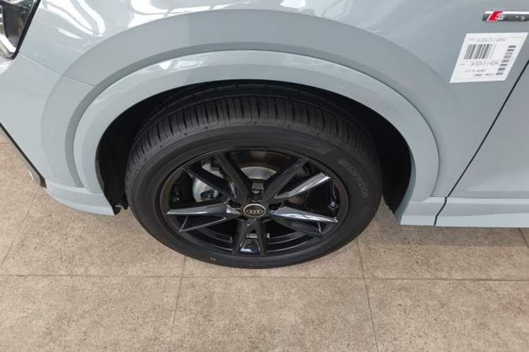 Used Audi Q2L 2025 35 TFSI Progressive Dynamic Edition Left Front Wheel Hub