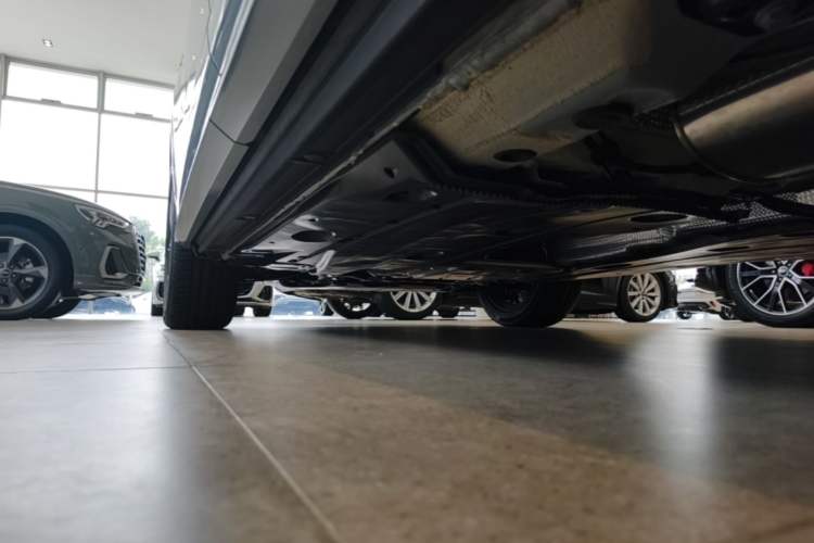 Used Audi Q2L 2025 35 TFSI Progressive Dynamic Edition Left Side Sill
