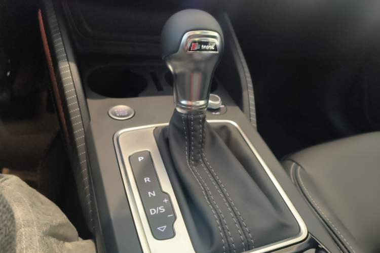 Used Audi Q2L 2025 35 TFSI Fashion Dynamic Edition Gear Lever