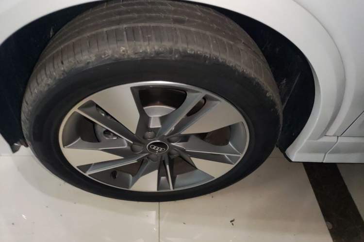 Used Audi Q2L 2025 35 TFSI Progressive Dynamic Edition Left Front Wheel Hub