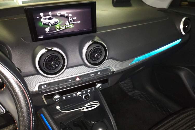 Used Audi Q2L e-tron 2022 Q2L e-tron Pure Electric Smart Enjoyment Model Audio And AC Panel