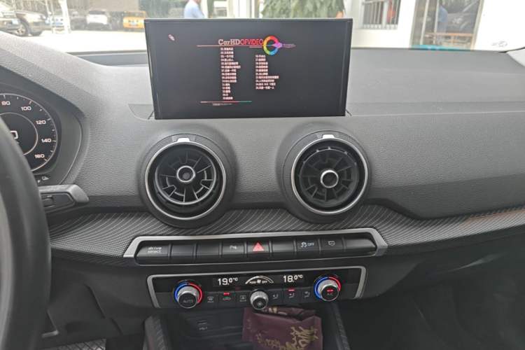 Used Audi Q2L e-tron 2019 Q2L e-tron Pure Electric Smart Enjoyment Model Audio And AC Panel