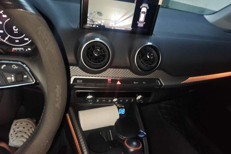 Used Audi Q2L e-tron 2019 Q2L e-tron Pure Electric Smart Enjoyment Model Audio And AC Panel