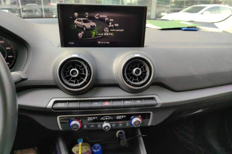 Used Audi Q2L e-tron 2019 Q2L e-tron Pure Electric Smart Enjoyment Model Audio And AC Panel