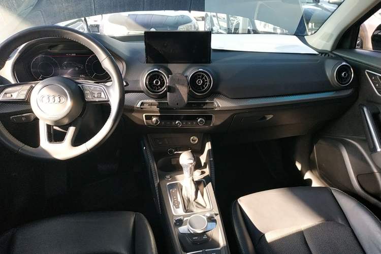 Used Audi Q2L e-tron 2019 Q2L e-tron Pure Electric Smart Enjoyment Model Audio And AC Panel