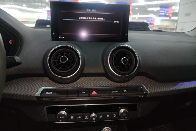 Used Audi Q2L e-tron 2019 Q2L e-tron Pure Electric Smart Enjoyment Model Audio And AC Panel