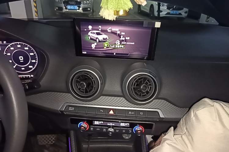 Used Audi Q2L e-tron 2019 Q2L e-tron Pure Electric Smart Enjoyment Model Audio And AC Panel