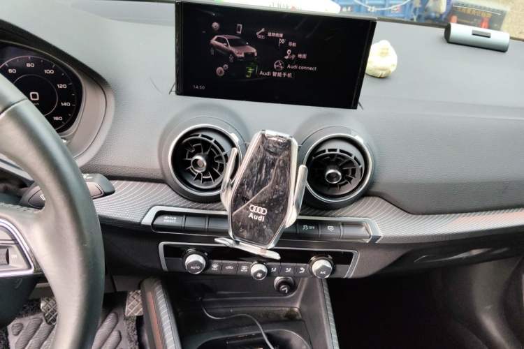 Used Audi Q2L e-tron 2019 Q2L e-tron Pure Electric Smart Enjoyment Model Audio And AC Panel
