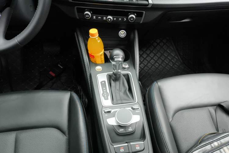 Used Audi Q2L e-tron 2019 Q2L e-tron Pure Electric Smart Enjoyment Model Gear Lever