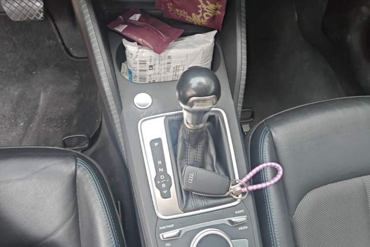 Used Audi Q2L e-tron 2019 Q2L e-tron Pure Electric Smart Enjoyment Model Gear Lever