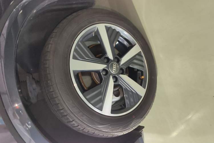 Used Audi Q2L e-tron 2019 Q2L e-tron Pure Electric Smart Enjoyment Model Left Front Wheel Hub