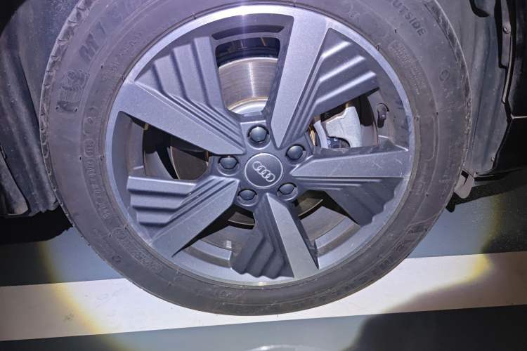 Used Audi Q2L e-tron 2019 Q2L e-tron Pure Electric Smart Enjoyment Model Right Front Wheel Hub