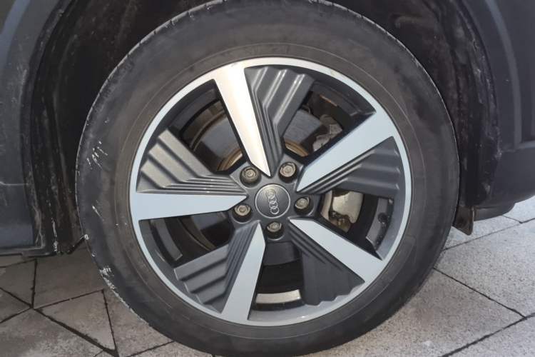 Used Audi Q2L e-tron 2019 Q2L e-tron Pure Electric Smart Enjoyment Model Right Front Wheel Hub