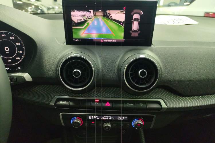 Used Audi Q2L e-tron 2019 Q2L e-tron Pure Electric Smart Enjoyment Model Audio And AC Panel