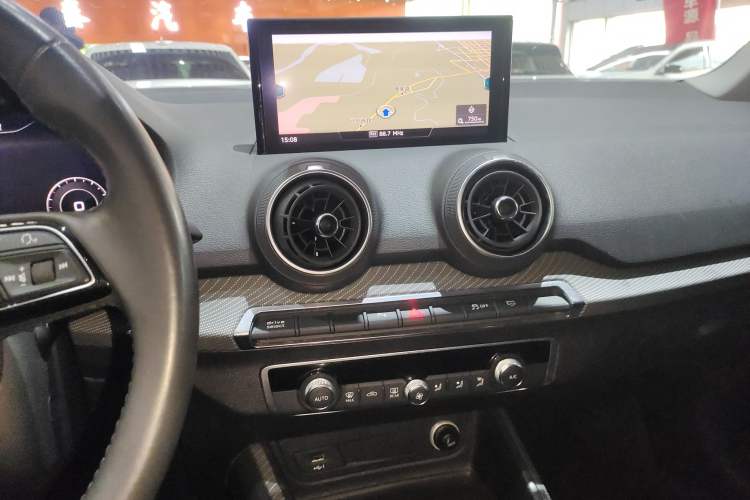 Used Audi Q2L e-tron 2019 Q2L e-tron Pure Electric Smart Enjoyment Model Audio And AC Panel