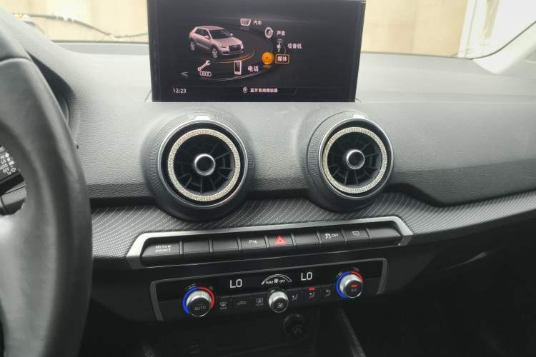 Used Audi Q2L e-tron 2019 Q2L e-tron Pure Electric Smart Enjoyment Model Audio And AC Panel