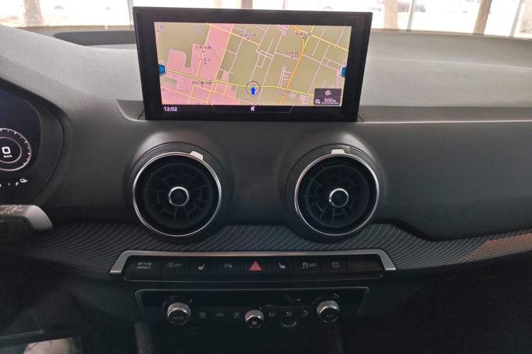 Used Audi Q2L e-tron 2019 Q2L e-tron Pure Electric Smart Enjoyment Model Audio And AC Panel