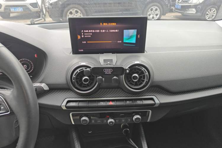 Used Audi Q2L e-tron 2019 Q2L e-tron Pure Electric Smart Enjoyment Model Audio And AC Panel