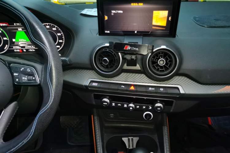 Used Audi Q2L e-tron 2019 Q2L e-tron Pure Electric Smart Enjoyment Model Audio And AC Panel