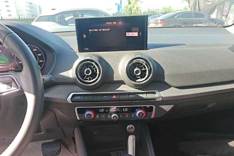 Used Audi Q2L e-tron 2019 Q2L e-tron Pure Electric Smart Enjoyment Model Audio And AC Panel