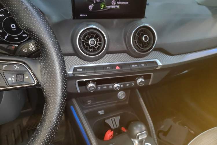 Used Audi Q2L e-tron 2019 Q2L e-tron Pure Electric Smart Enjoyment Model Audio And AC Panel