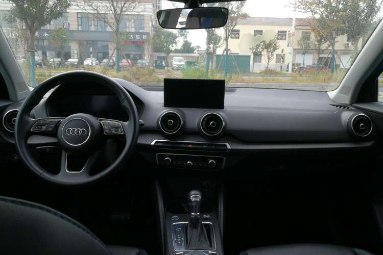 Used Audi Q2L e-tron 2019 Q2L e-tron Pure Electric Smart Enjoyment Model Center Console