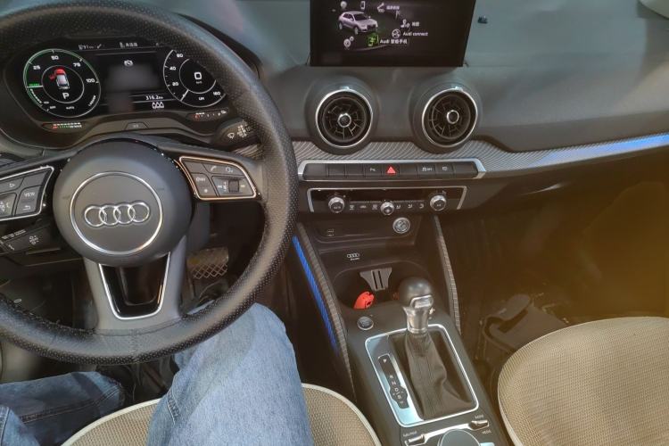 Used Audi Q2L e-tron 2019 Q2L e-tron Pure Electric Smart Enjoyment Model Center Console