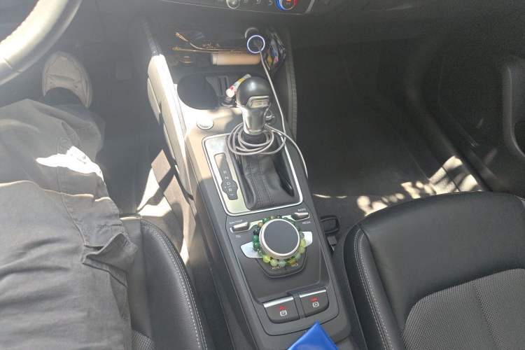 Used Audi Q2L e-tron 2019 Q2L e-tron Pure Electric Smart Enjoyment Model Gear Lever