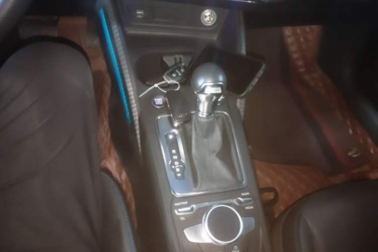 Used Audi Q2L e-tron 2019 Q2L e-tron Pure Electric Smart Enjoyment Model Gear Lever