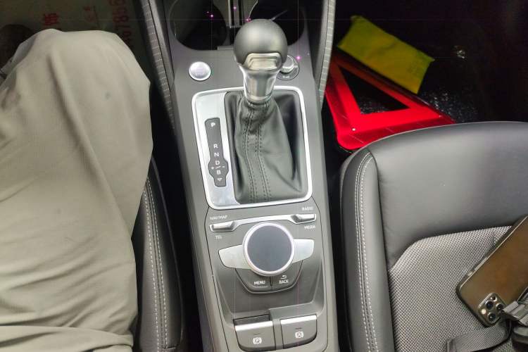 Used Audi Q2L e-tron 2019 Q2L e-tron Pure Electric Smart Enjoyment Model Gear Lever